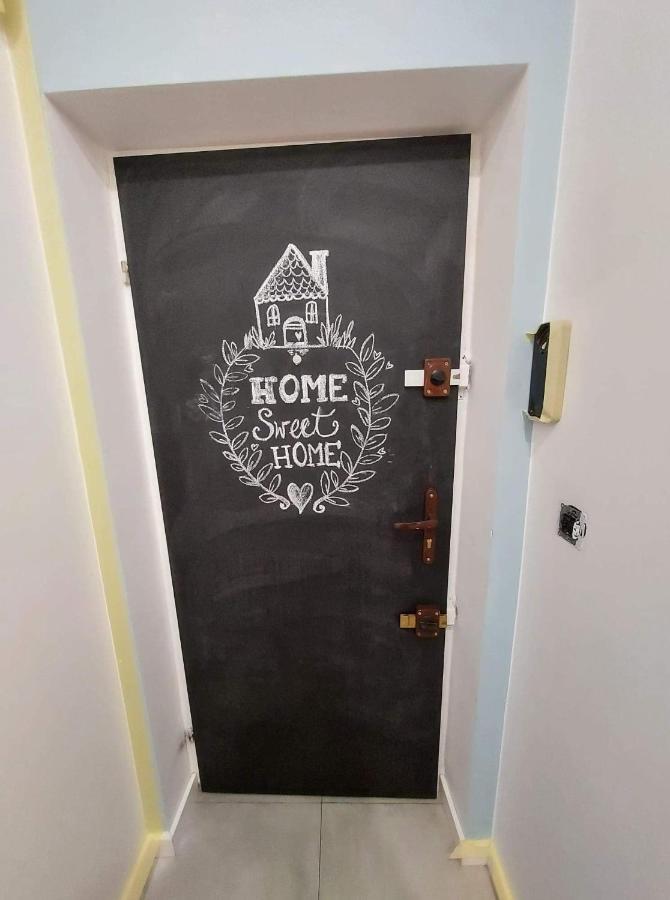 Be My Guest- Fontany Luxury Metro Wi-fi Free Parking Zone Apartment Warsaw